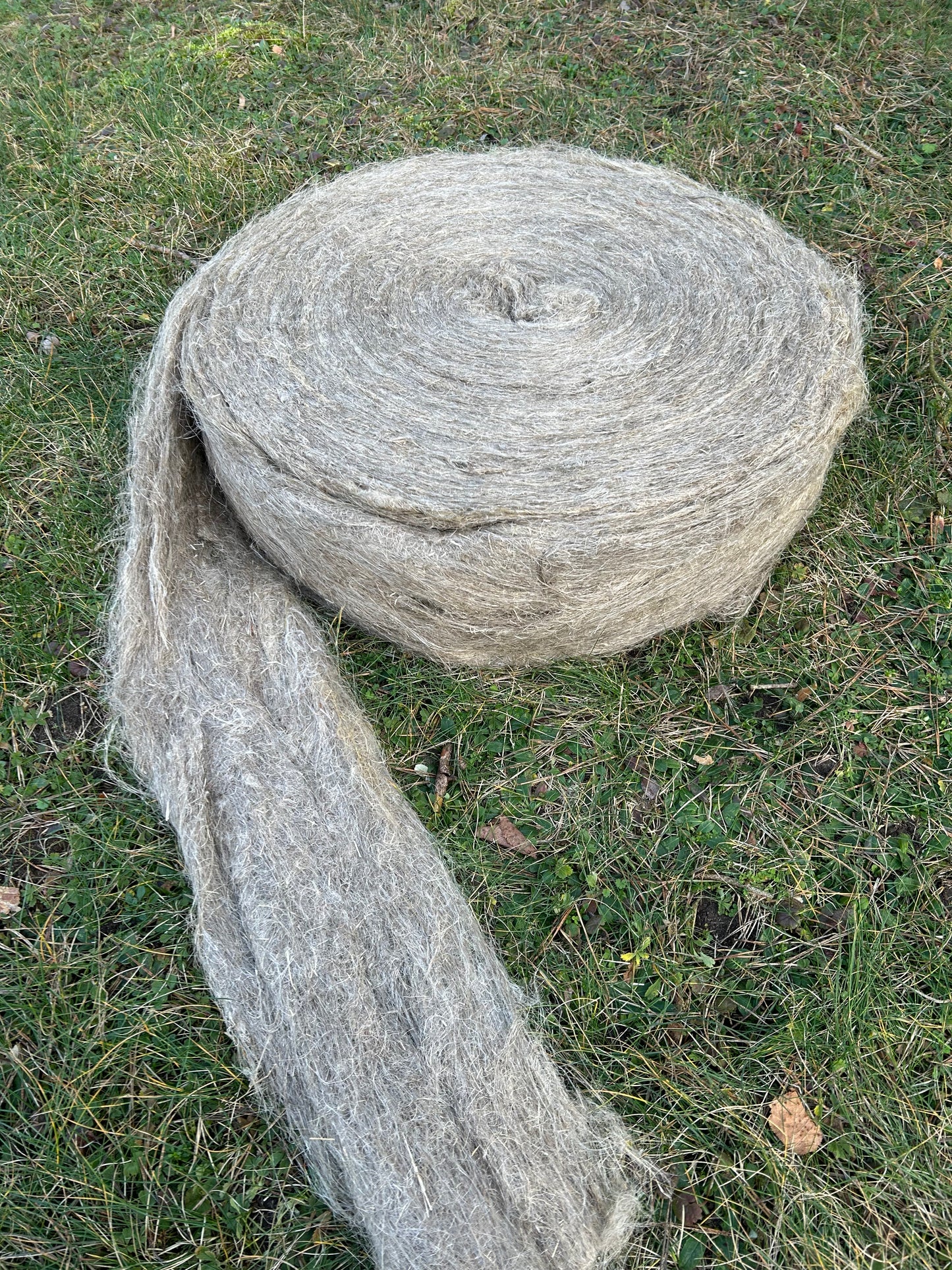 Taśma 100% len do izolacji domów z drewnianych bali lub drewna 12kg