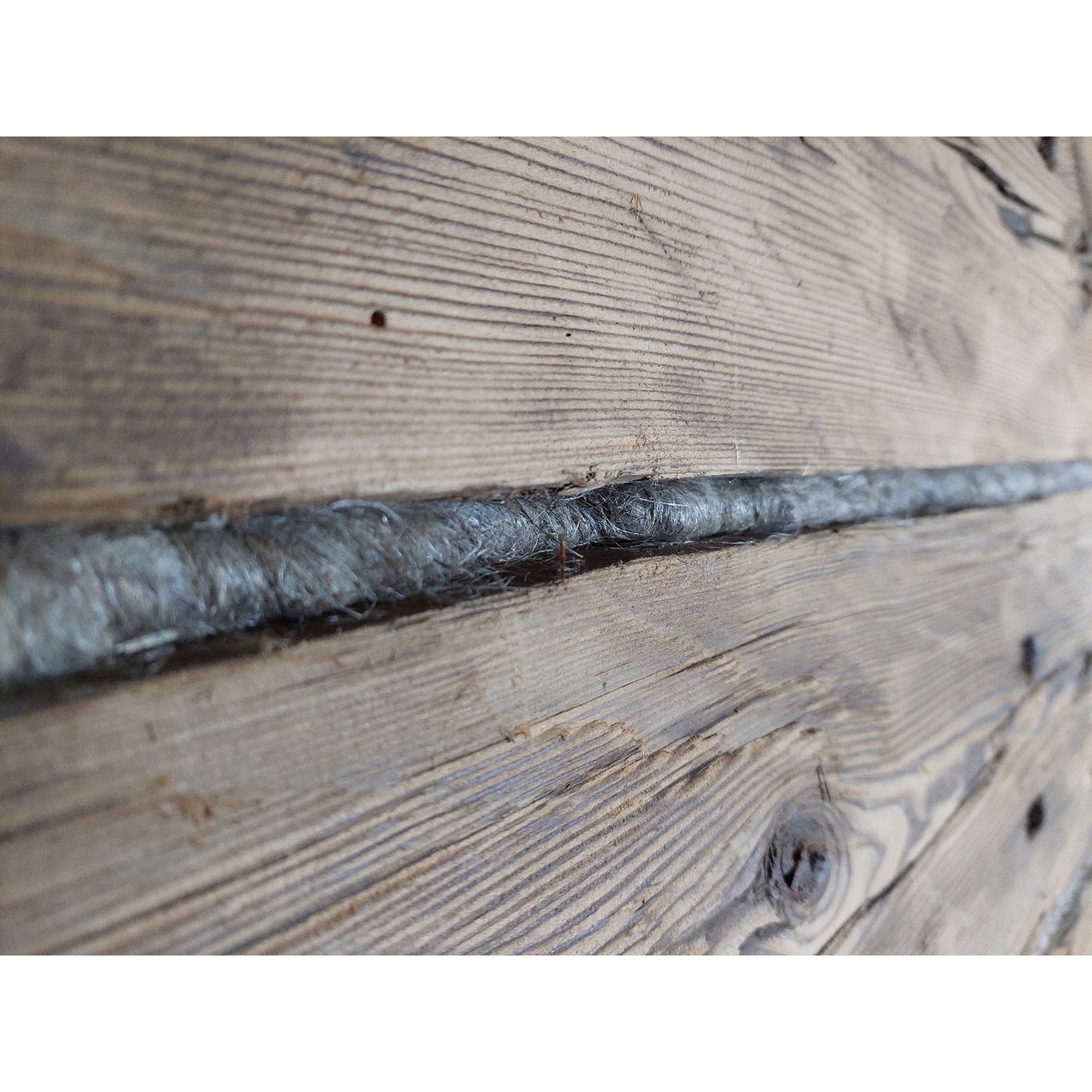 Taśma 100% len do izolacji domów z drewnianych bali lub drewna 12kg